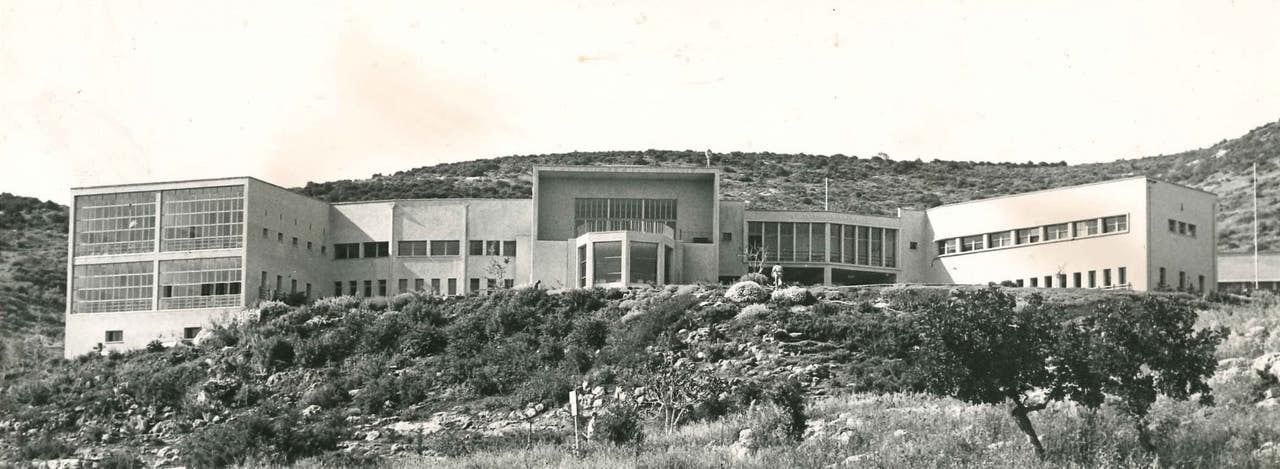 מבנה הטכניון ההיסטורי על המדרון