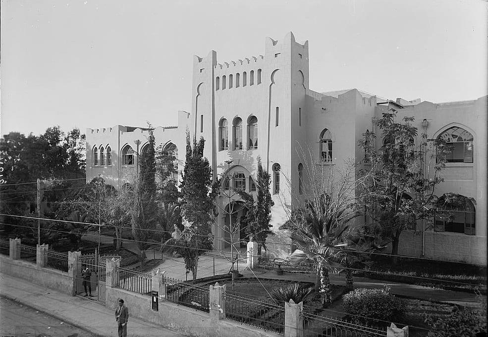 בנין הגמנסיה הרצליה בתל אביב