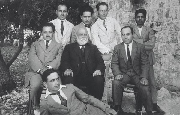 הנהלת הועד הלאומי, ובמרכז הנשיא מר דוד ילין
